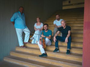 tragoudia tou mesopolemoumikro theatro