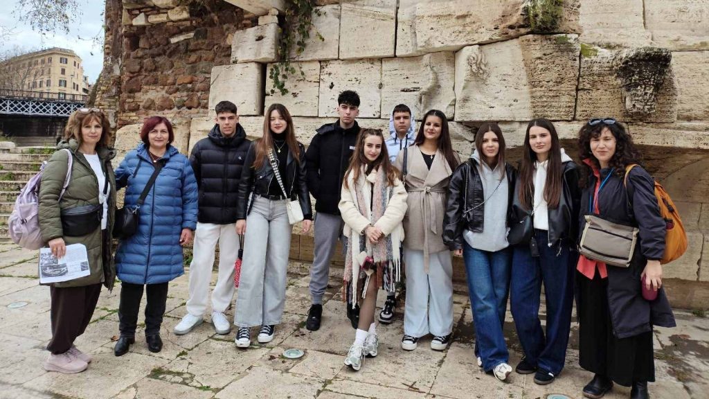 lykeio aklipieio romis (9)