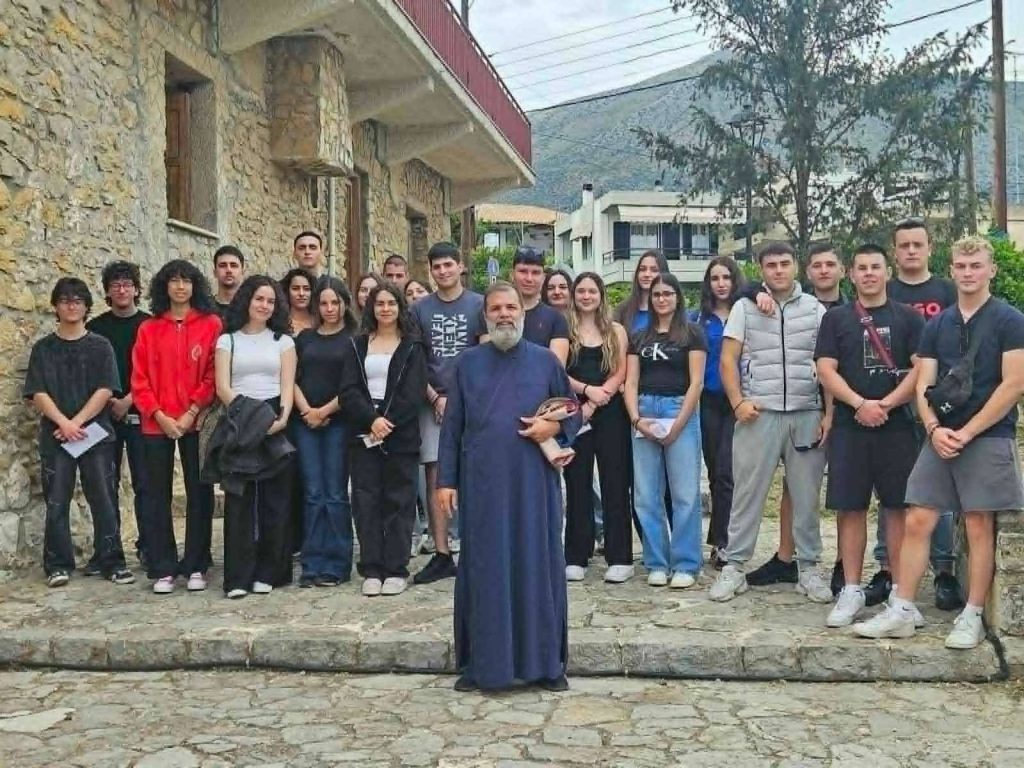 Lykeio paraklisi panelladikes