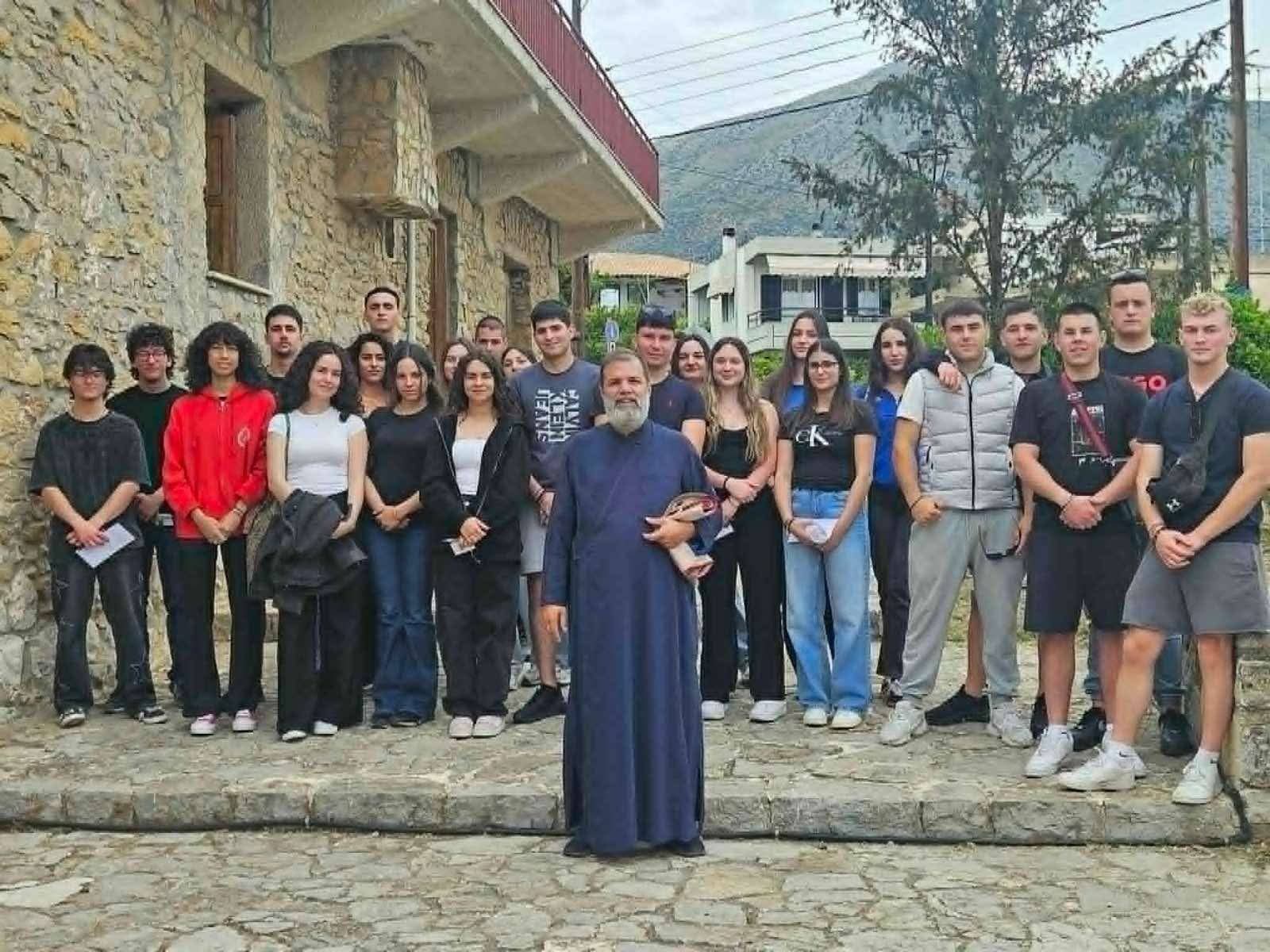 Lykeio paraklisi panelladikes