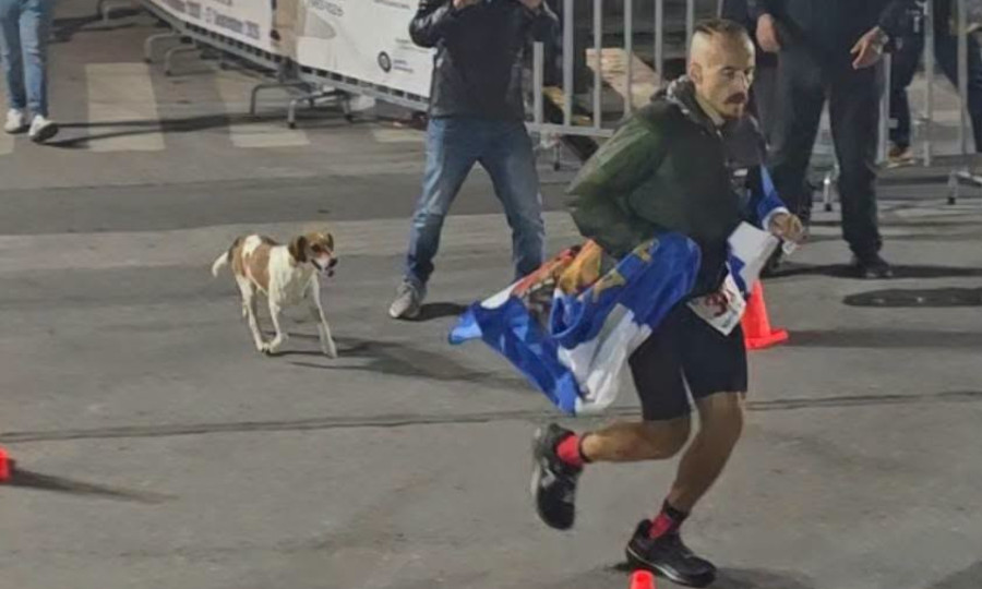 spartathlon-2026-i-skylitsa-pou-akoloythise-athliti-gia-peripou-100-xiliometra-mexri-ti-sparti